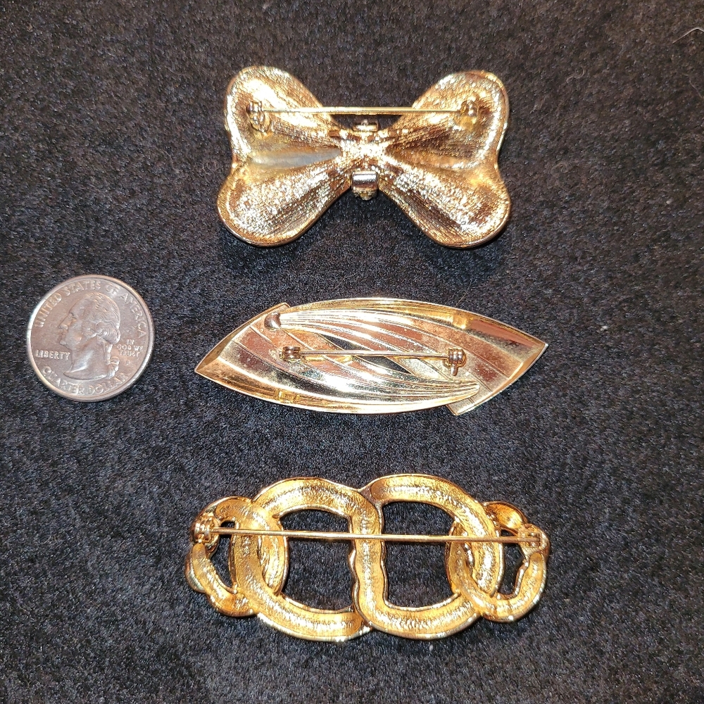Vintage Lot Brooches:Brushed Gold-tone Bow with Crystals, Love Knot, Retro Swirl - Picture 3 of 10